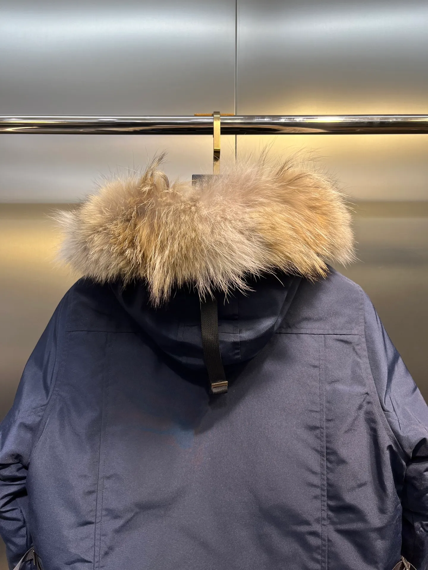 P860 🇨🇦🇨🇦CANADA GOOSE 12 women's models, factory direct supply: supplying global purchasing agents, micro-businesses, entities, Tmall, high-end stalls and studio cooperation, free shipping! Trillium Parka Women's 12 "popular" women's models are chosen by Arctic and Antarctic scientific expedition teams as winter wear, the Rolls-Royce of down jackets. ➖ Industry-leading anti-counterfeiting chip sensing. ➖ Imported Behringer embroidery machines and customized embroidery labels, the highest level and industry leading. ➖ Imported Korean 21-count polyester-cotton blended original fabric, TC85 waterproof coated fabric, water-repellent, windproof and wear-resistant. ➖ The new national standard 80 white duck down is filled with an average of 520 grams of down. The amount of down filled is industry-leading. ➖ 100% nylon lon lining with double double-layer sealing design to prevent velvet running, seamless thread design on cuffs! ➖ Western Canadian Green Wolf Collar. ➖ Yoshida YKK provides original factory-customized electroplated sliders. YKK two-way lockable zippers are tight and smooth and do not peel off paint. ➖ 3M composite Velcro is durable and the accessories and hardware are all custom-made. Note: Our copywriting is only simple and clear. Instead of bragging about the copywriting, it is better to compare and understand with samples. Only for the purest, most focused, most professional, highest quality, and most cost-effective!  SIZE:S-XXL